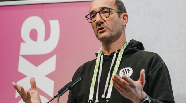 Thomas Schempp beim Vortrag am axes4 Day 2025
