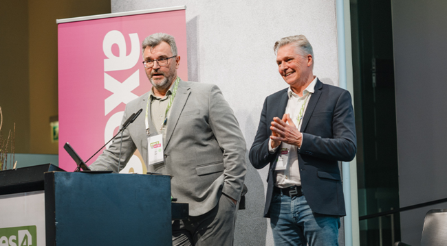 Dirk Haas & Thorsten Schroeder beim Vortrag am axes4 Day 2025