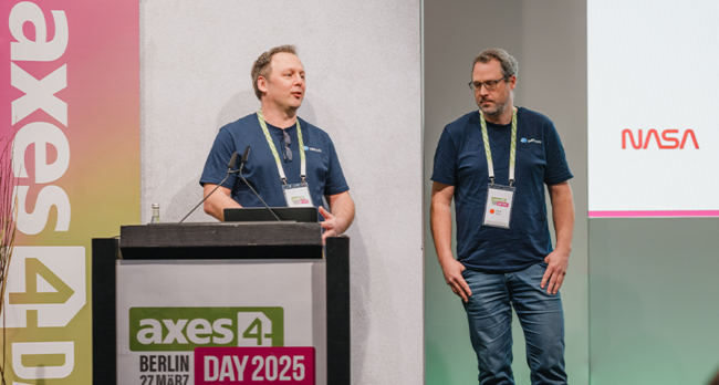 Emanuel Schleussinger & Hannes Dohrn beim Vortrag am axes4 Day 2025