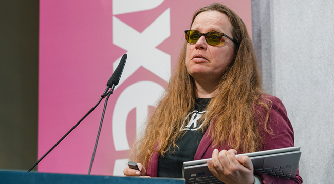 Bianca Prins beim Vortrag am axes4 Day 2025